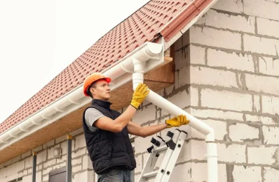 Pose et remplacement de gouttières à Rolbing